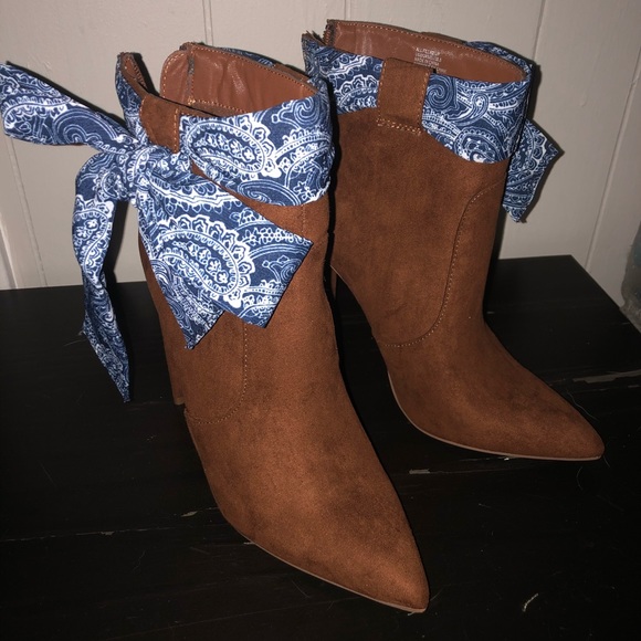 All Filled Up Scarf Detail Bootie - Picture 3 of 3